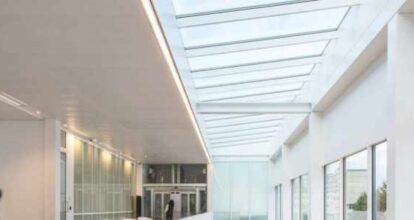 Lichtbank van rechtbank naar techbank